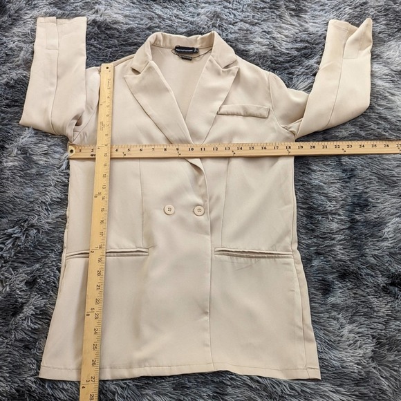 PRETTY LITTLE THING Neutral Cream Fitted Blazer: US Women's 8 - Picture 9 of 10